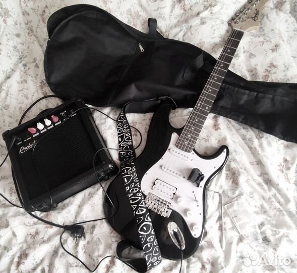 Электрогитара с комбиком rocket 126 практически но