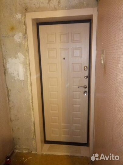 Дверь входная в квартиру