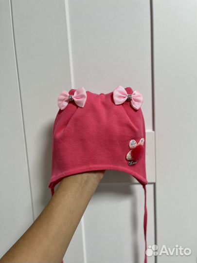 Шапочка для девочки на завязках