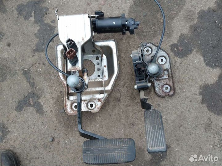 Педаль тормоза Nissan Murano Z50