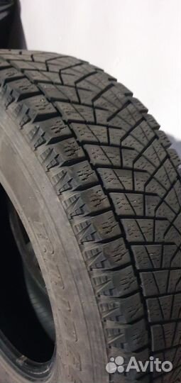 Bridgestone Blizzak DM-Z3 215/70