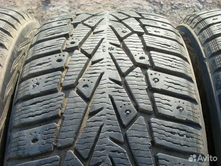 Nokian Tyres Hakkapeliitta 7 215/65 R16 102T