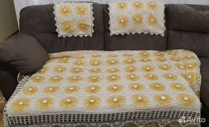 Покрывало и наволочки на кровать