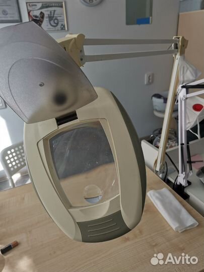 Лампа с увелечительным стеклом