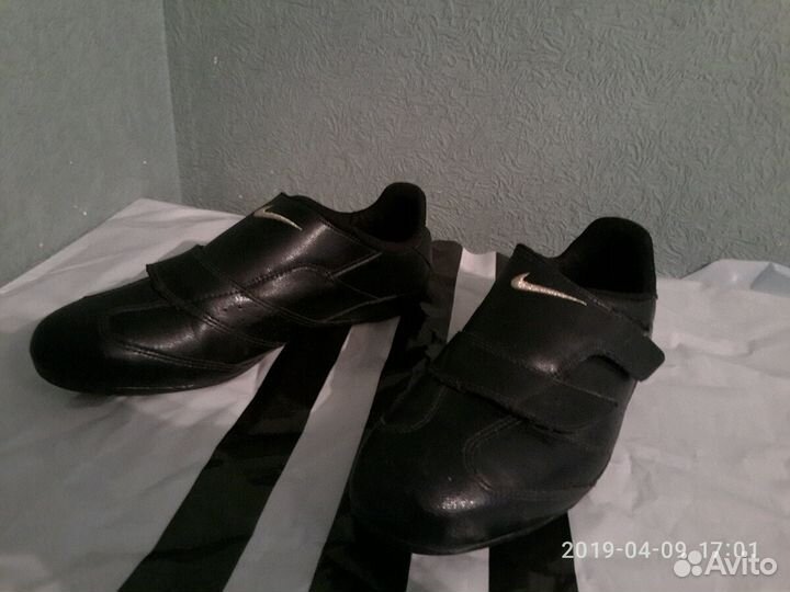 Новые Оригинальные кроссовки Nike Roubaix II 35р