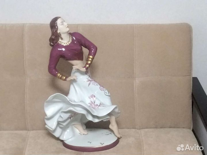 Статуэтка танец,времён ссср. Огромная. Чехослов