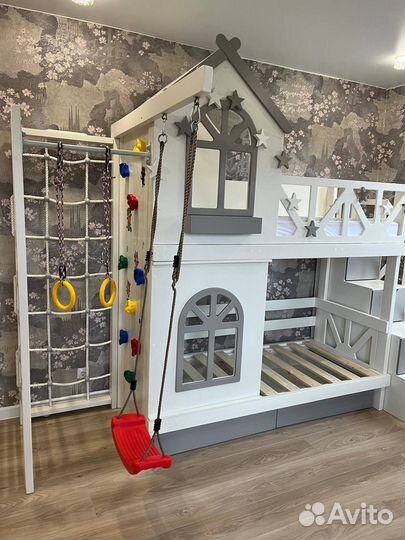 Двухярусная кровать домик со шведской стенкой б/у