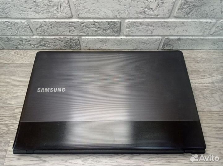 15.6 Ноутбук Samsung np300e5z на Intel Pentium B95