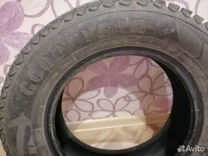 Goodyear Ultragrip Ice Arctic 215/65 R16