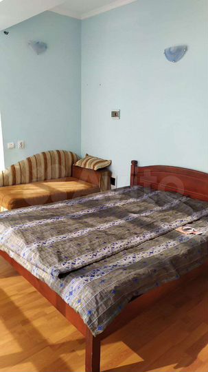 Дом 1000 м² на участке 6 сот.