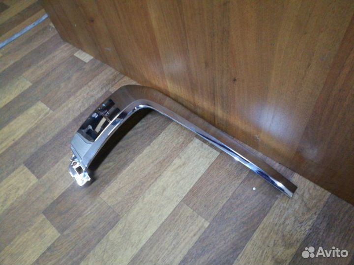 Молдинг бампера передний левый Mitsubishi