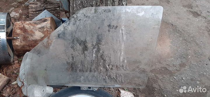 Левое стекло от 14тырки (вроде переднее)