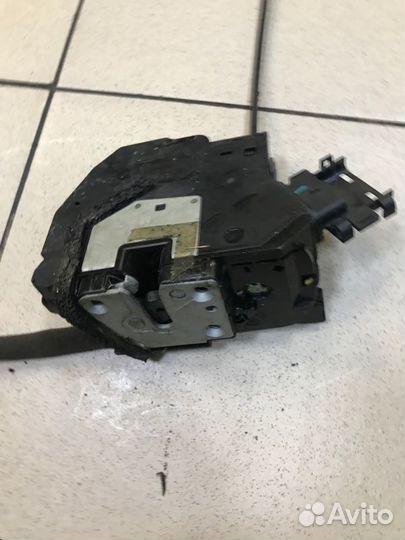 Замок дверной задний левый Renault Megane 3