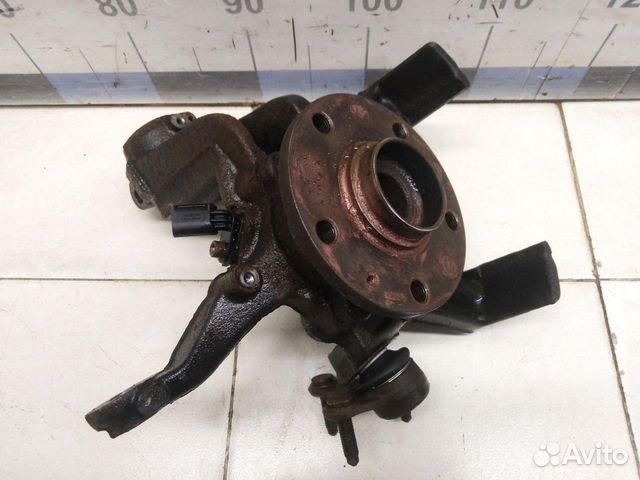 Кулак поворотный передний правый Jetta 2006-2011