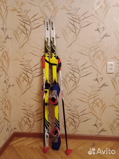 Комплект беговых лыж с ботинками и палками