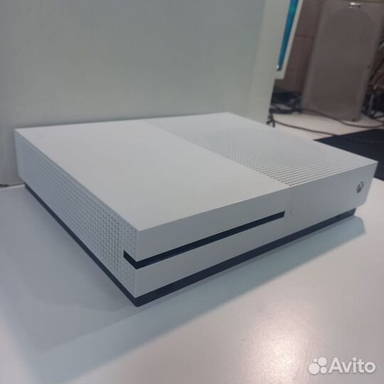 Xbox One s 1TB 2 геймпада