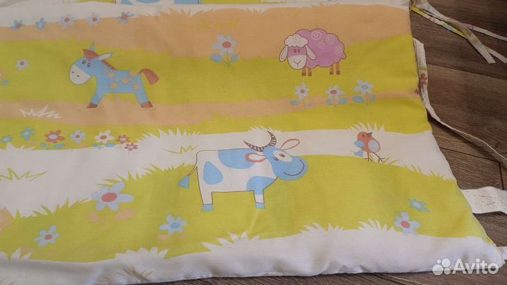 4 простыни на резинке + бортики в кроватку