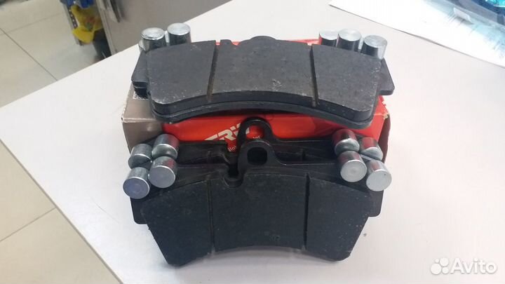Тормозные колодки audi Q7 06) porsche Cayenne 02