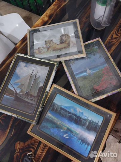 Куча посуды, табуретки, картины