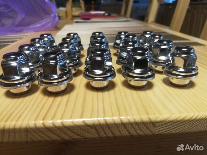 Range rover гайки 12 x 1,5 оригинал