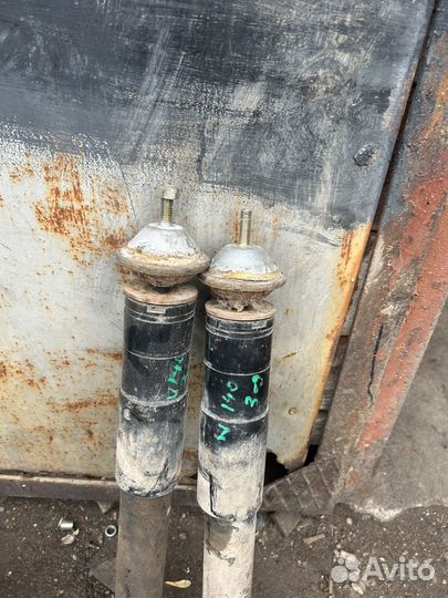 Стойки задние W140