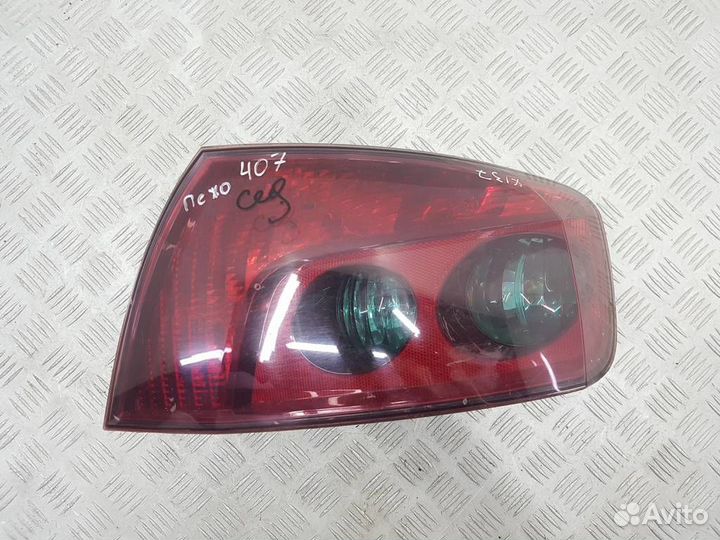 Фонарь задний правый Peugeot 407