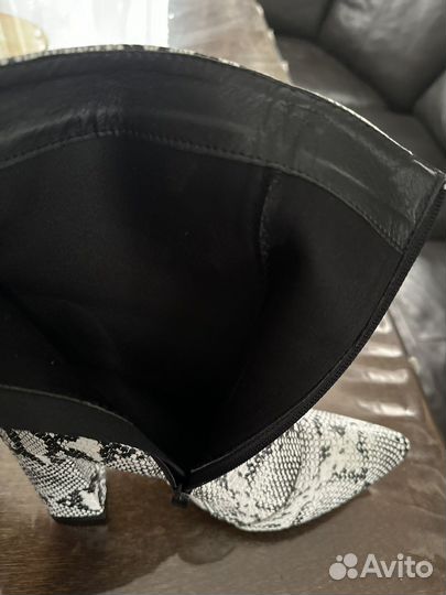 Женские полусапожки под змеиную кожу