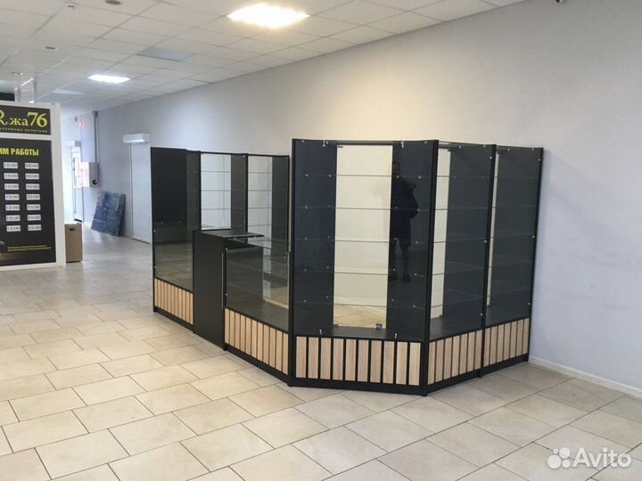 Киоск из табачных витрин