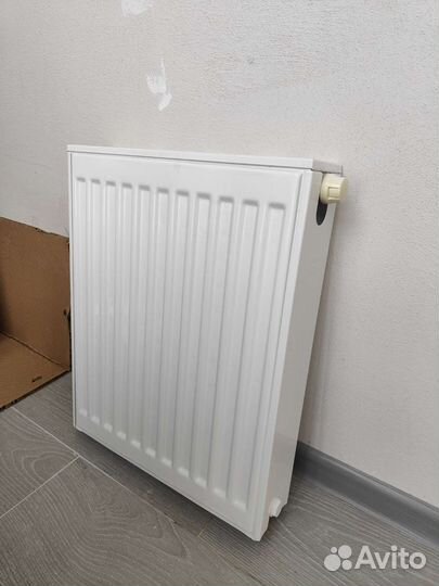 Стальной радиатор отопления с нижним подключением