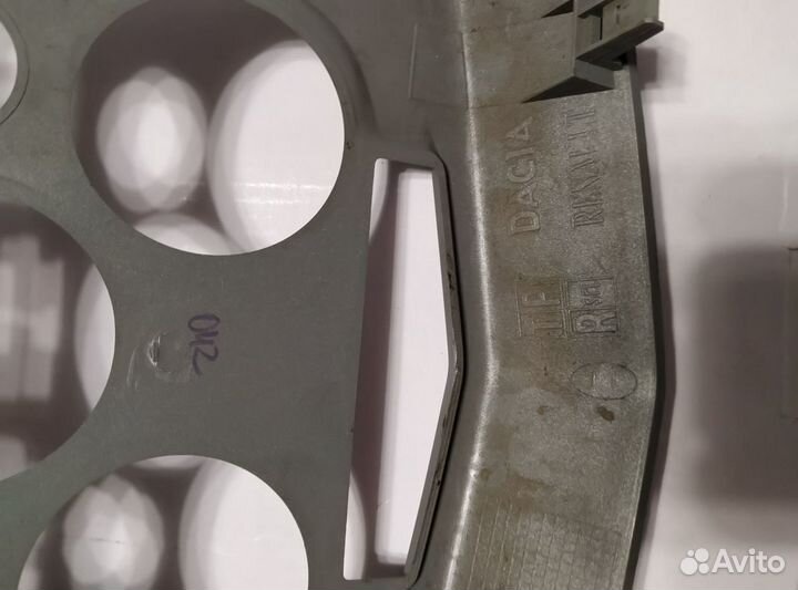 Рамка для магнитолы Рено логан1