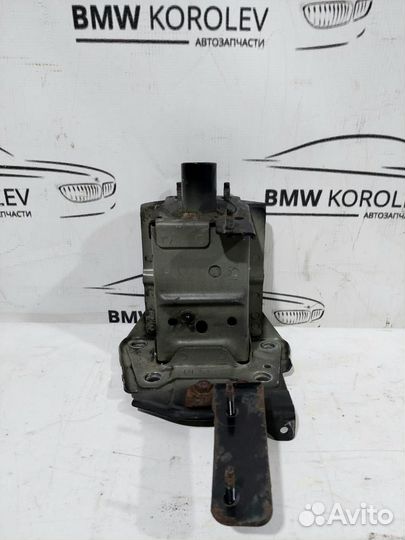 Кронштейн усилителя переднего бампера левый Juke