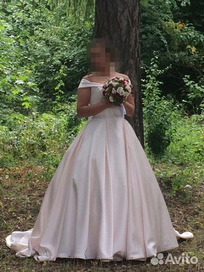 Продам свадебное платье 44 размера цена договорная