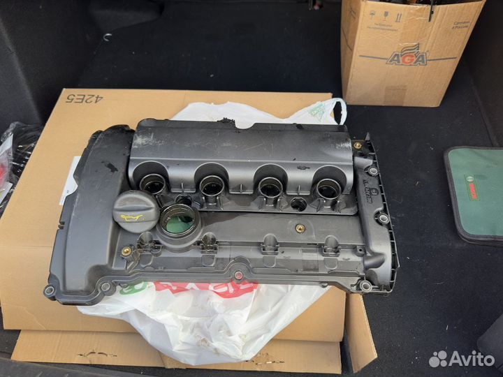 Клапанная крышка Peugeot 408