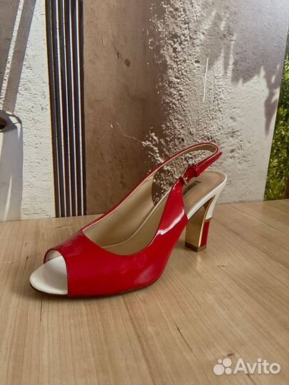 Босоножки Mascotte