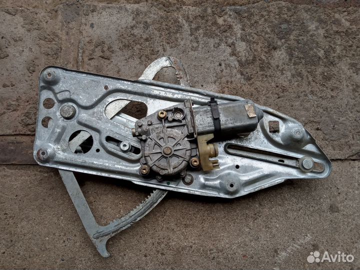Стеклоподъёмник передний правый на Мерседес w140