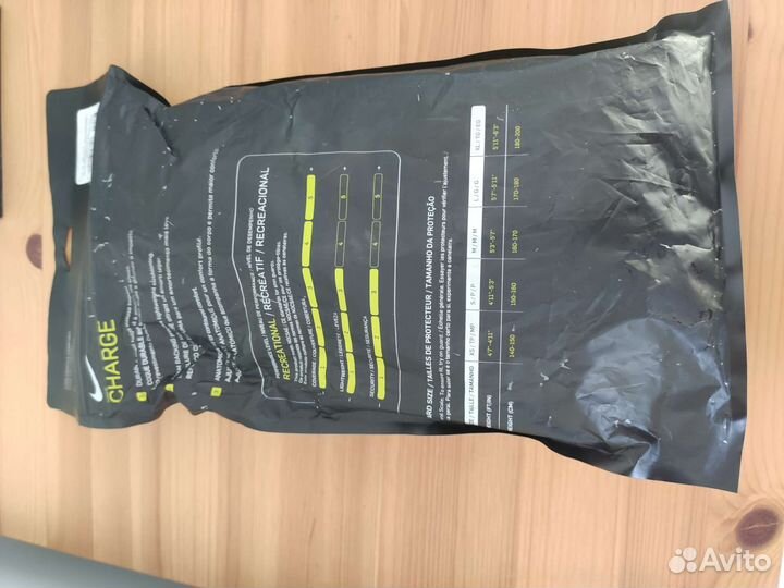 Футбольные щитки Nike размер М