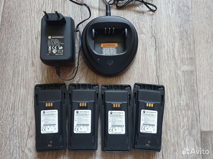 Зарядное для радиостанции motorolla и аккумуляторы