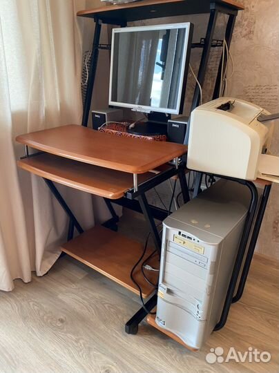 Компьютерный стол