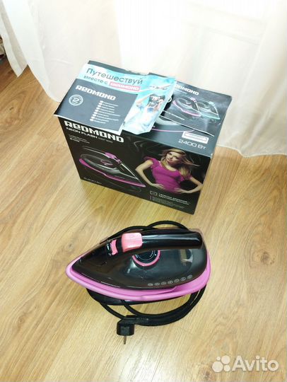 Утюг Redmond RI-C234