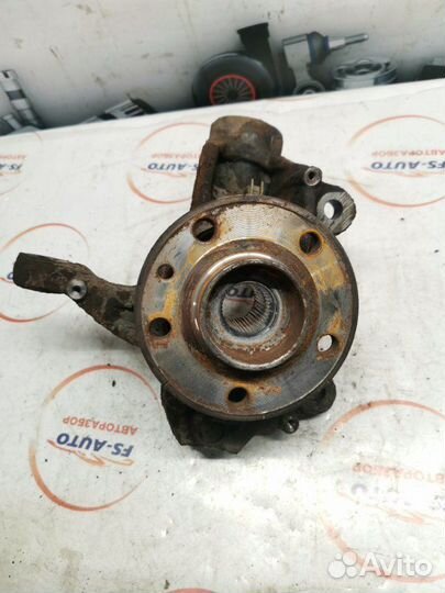 Кулак поворотный передний правый Volvo V60 2.0