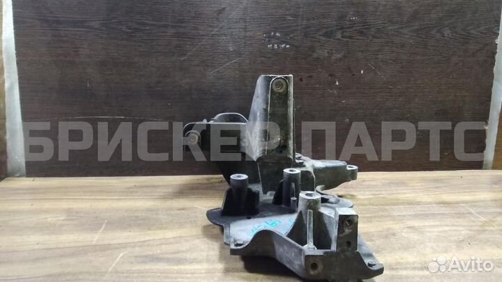 Кронштейн генератора газ Волга 31105