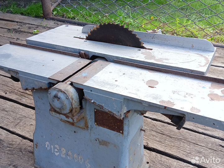 Деревообатывающий станок