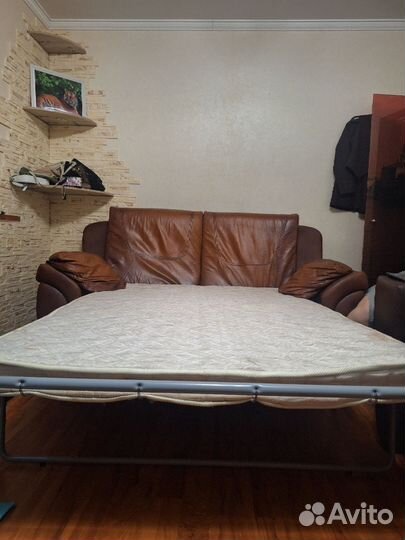 Кожаный диван бу