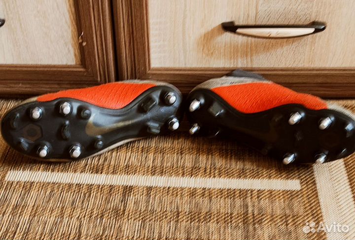 Футбольные бутсы nike