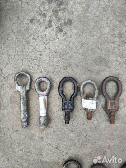 Буксировочный крюк