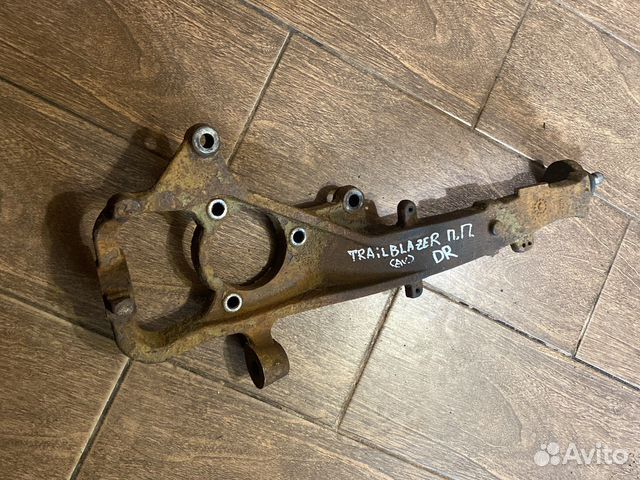 Кулак поворотный передний правый TrailBlazer