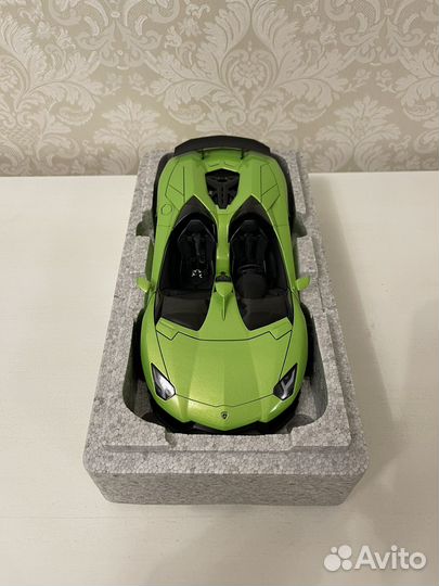 Lamborghini aventador J green 1:18 Autoart