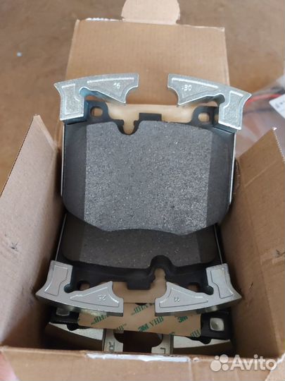 Передние тормозные колодки BMW G30