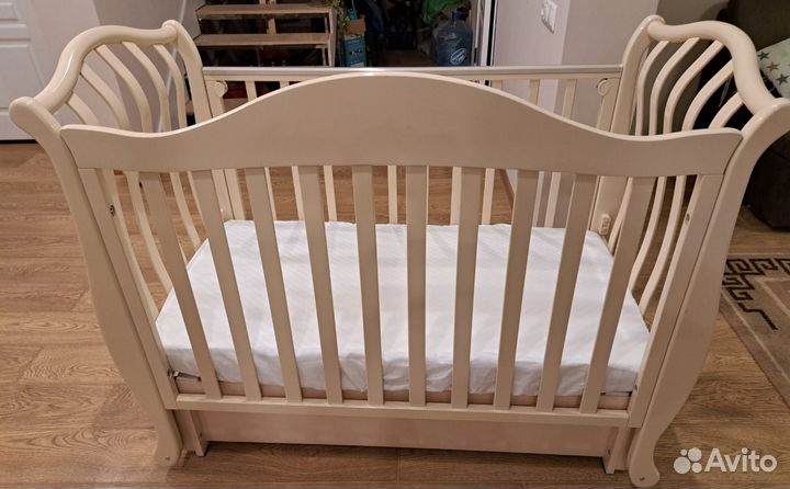 Кроватка детская Юлиана 757 Можга с маятником