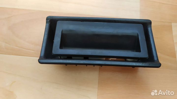 Кнопка открывания багажника Volkswagen Jetta 6